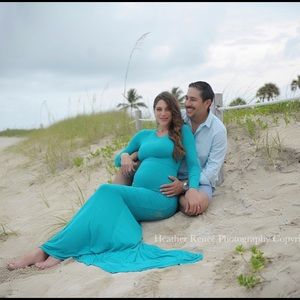 Maternity turquoise photo shoot dress with train.